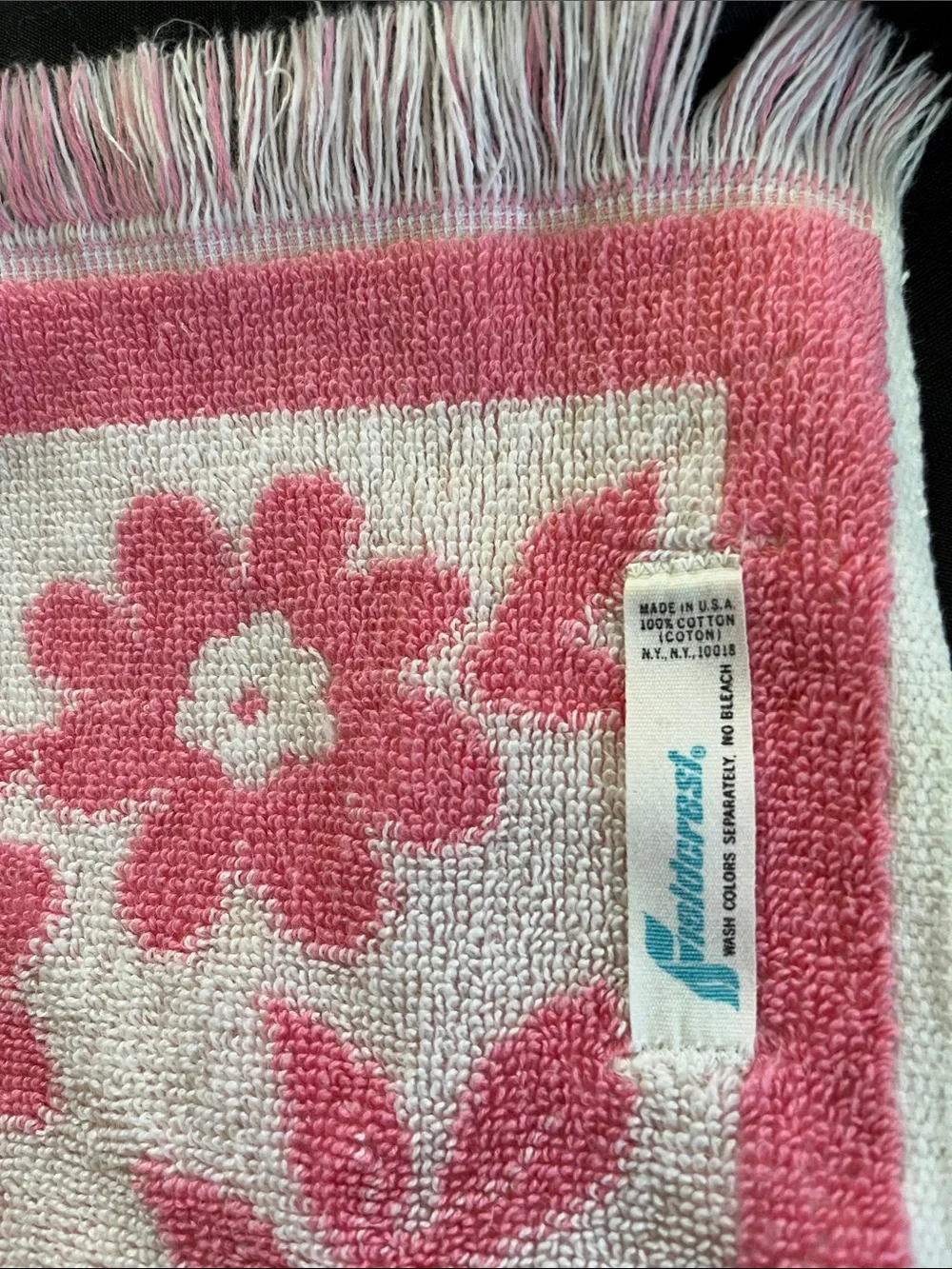Vtg Fieldcrest Floral Sculpted Hand Towel Pink & White Flower Power MCM *READ*